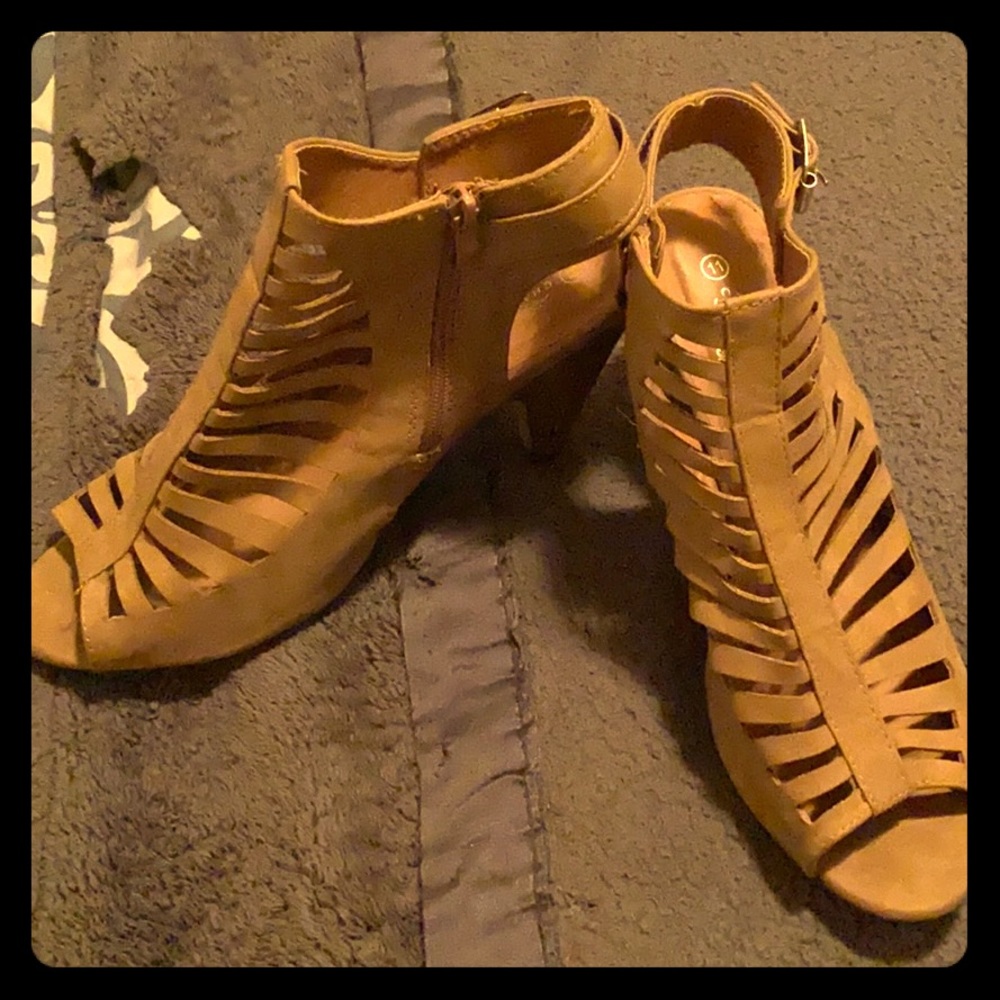 Size 11 Charles Albert heels